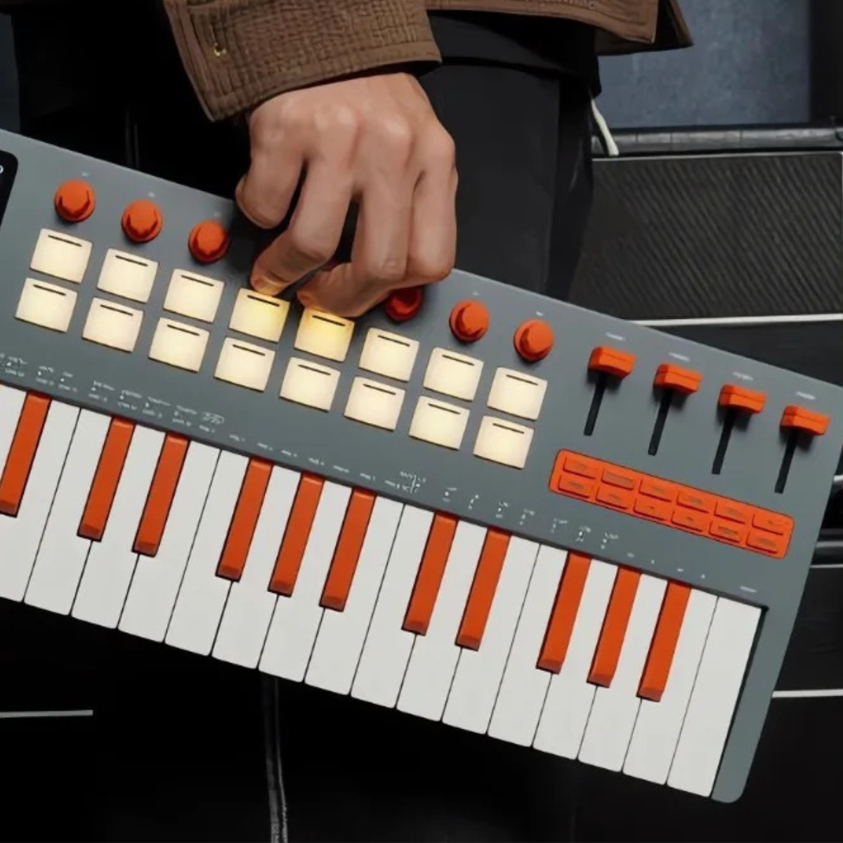 ™Orora | פסנתר MIDI עילית SMK-37 עם קלידים משוקללים